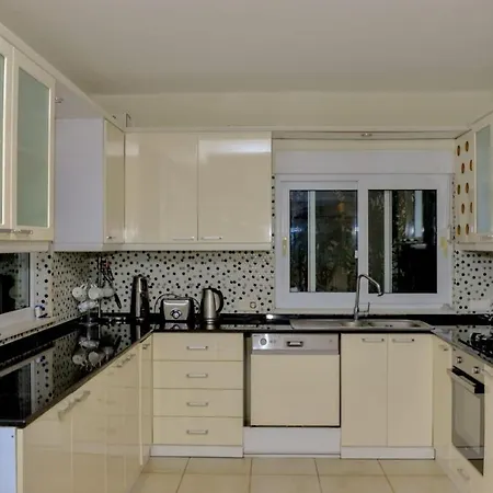 Otel Gorgeous Secluded With Private Pool And Bbq 3*