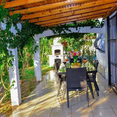 Gorgeous Secluded With Private Pool And Bbq Otel 3*