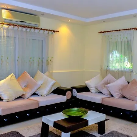 ホテル Gorgeous Secluded With Private Pool And Bbq ベレキ